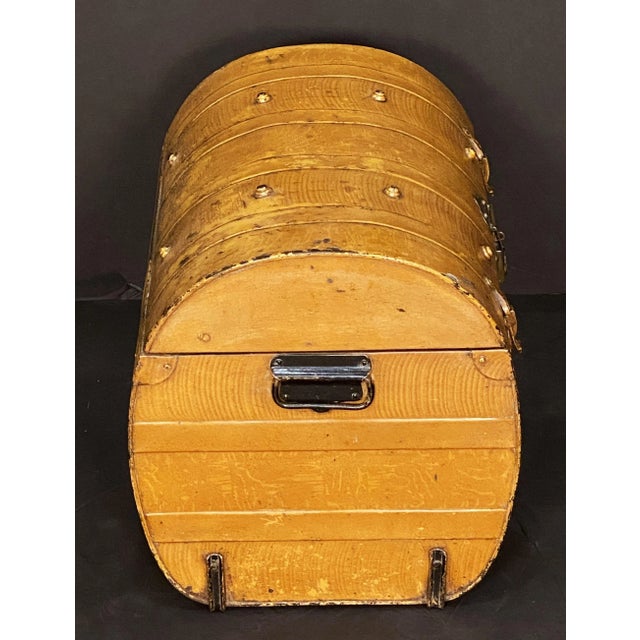 Orange Mid 19th Century English Toleware Tin Trunk With Faux Wood Finish and Brass Accents For Sale - Image 8 of 12