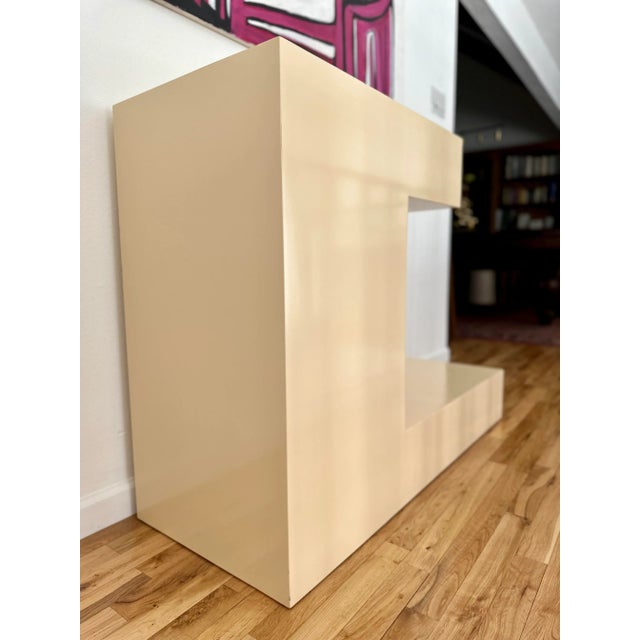 Contemporary 1980s Ivory Lacquered Two-Tiered Display Stand For Sale - Image 3 of 10