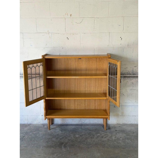 Licentia Møbler Oak Glass Bookcase With Scalloped Edges Danish Mid-Century Modern 1970s For Sale In Los Angeles - Image 6 of 11