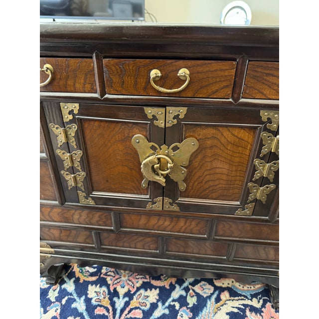 Traditional Antique 19th Century Korean Bandaji Elm & Brass Butterfly Chest For Sale - Image 3 of 8