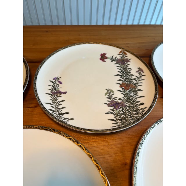 1930s Set of 5 William Rae Japanese Satsuma Hand-Painted Porcelain Plates With Gilt Accents For Sale In Washington DC - Image 6 of 10