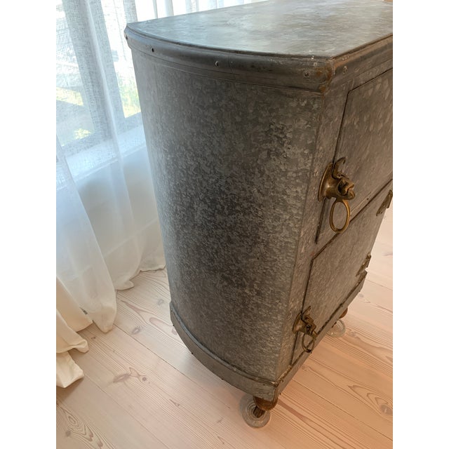 Victorian Antique Farmhouse Galvanized Zinc Ice Box For Sale - Image 3 of 12