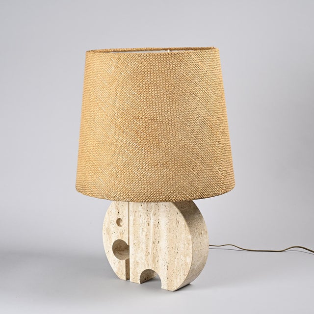 Bring nature indoors with this "Elephant" travertine table lamp, crafted by Fratelli Mannelli in the 1970s. These iconic...