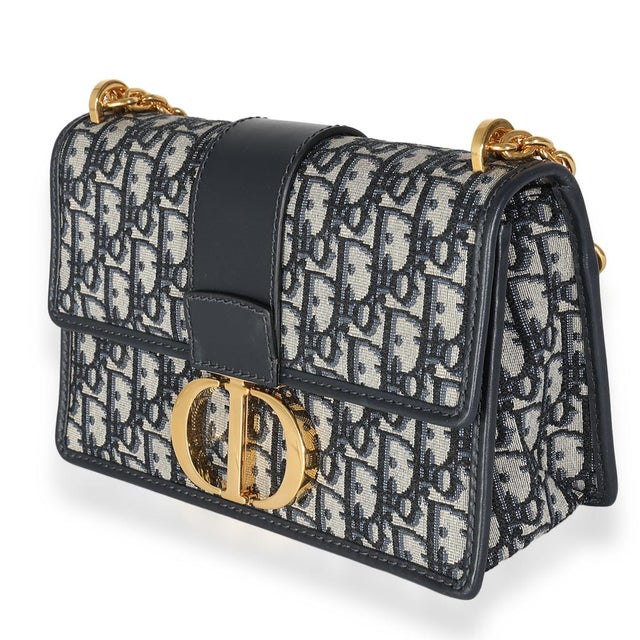 Item #: 140671 Interior Material: Canvas MSRP: 3,900 Features Interior: One zip pocket. One slip pocket Dimensions: 9.5 x...