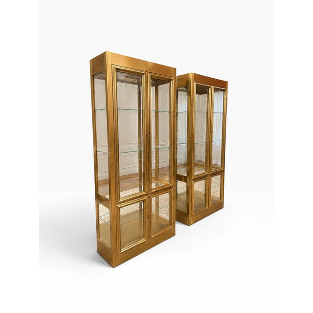 Mastercraft Pair of Vintage Mastercraft Brass & Glass Illuminated Display Cabinets For Sale - Image 4 of 17