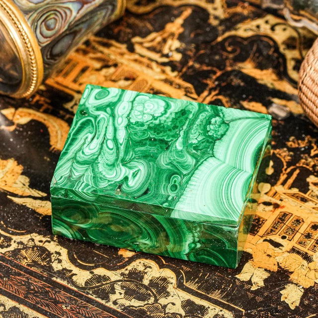 Art Deco Striking Pattern Hand Polished Antique Malachite Stone Jewelry Trinket Box For Sale - Image 3 of 12