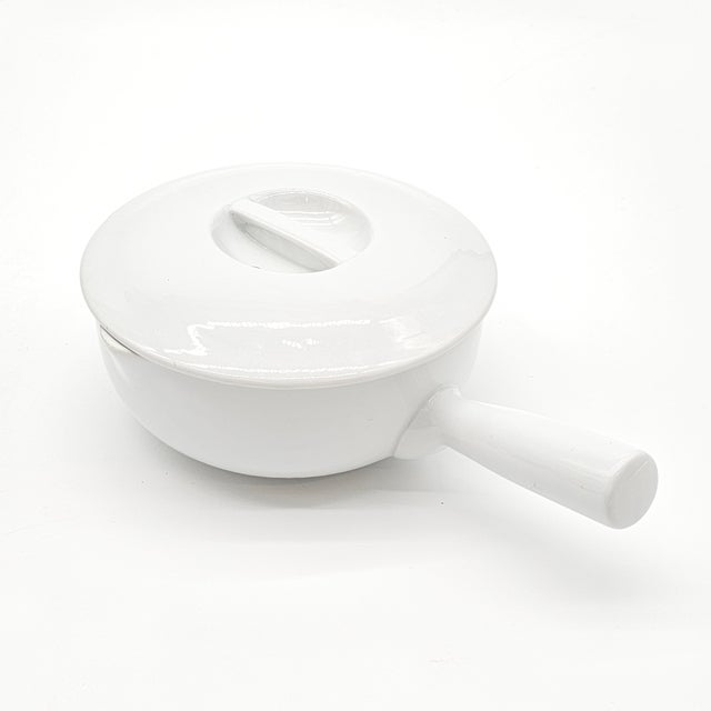 Late 20th Century Apilco France White Porcelain Covered Soup Bowl With Handle, 10" For Sale - Image 5 of 12