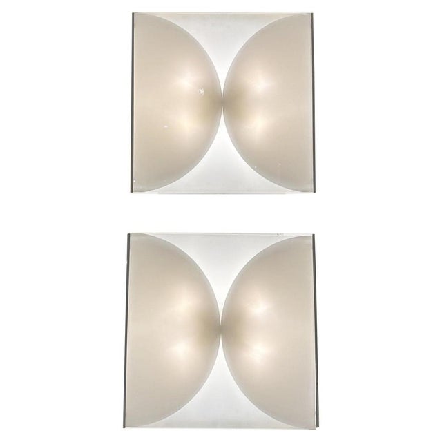 Metal Large Wall Sconces in White Glass attributed to Bobo Piccoli for Fontana Arte, 1970s, Set of 2 For Sale - Image 7 of 7
