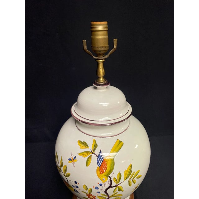Farmhouse 1960s Country Colonial Faience Table Lamp For Sale - Image 3 of 11