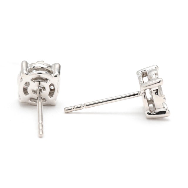 Stones: diamonds, 18 stones round brilliant cut 1.6 - 3.2 mm approximately .50 total carats F-G color, VS2-SI1 clarity...