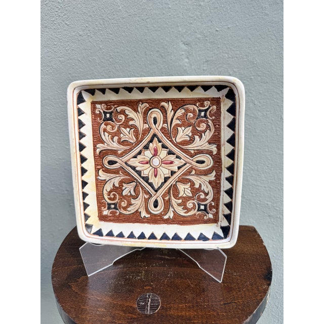 Mid-Century Modern Mid 20th Century Square Dish – Italian Maiolica Sgraffito Square Tray For Sale - Image 3 of 3