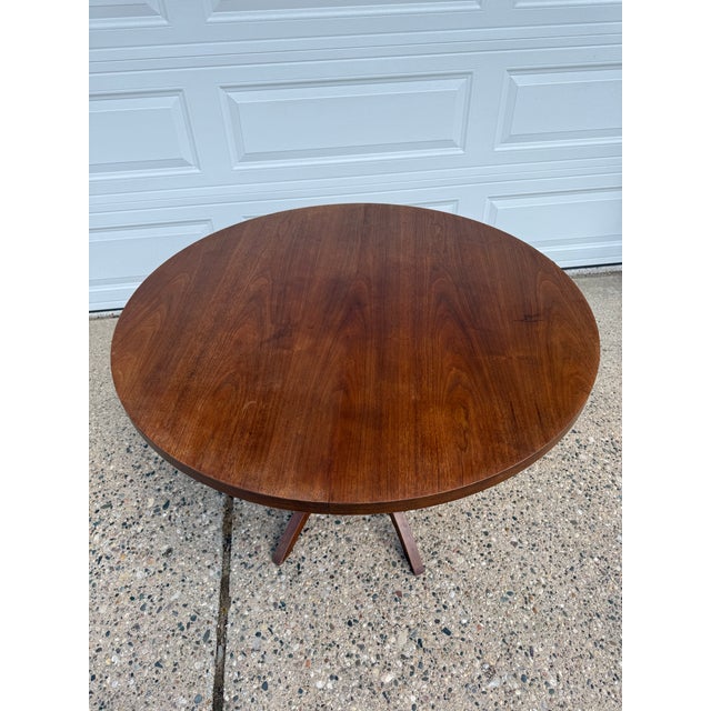 Mid-Century Modern 1940s Chet Beardsley Mid-Century Modern Round Walnut Dining Table, Sculptural Pedestal Base For Sale - Image 3 of 10