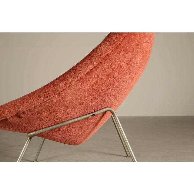 This exceptional lounge chair is the rare f156 “little oyster” from artifort. Introduced in 1959, the f156 is the smaller...