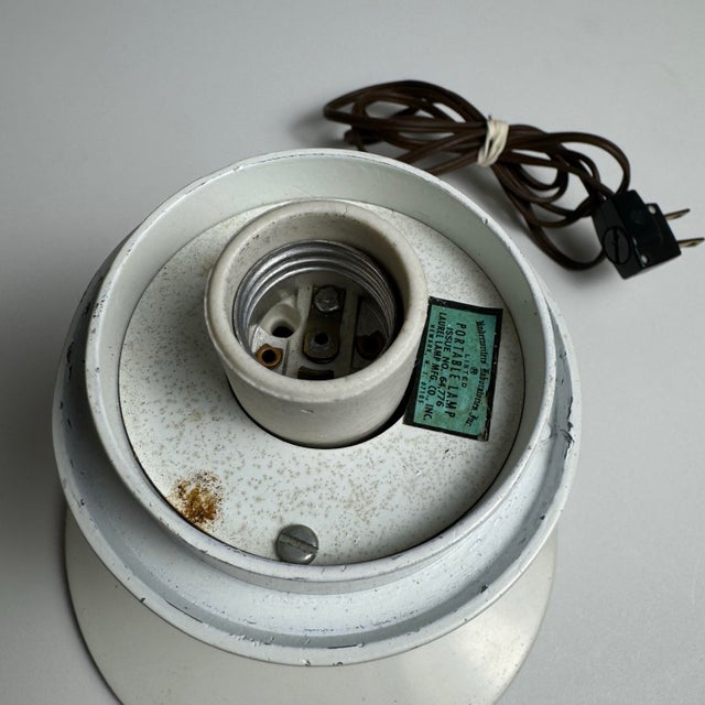 1950s Mid Century Frosted Glass Mushroom Lamp • Laurel Lamp Co. Retro Table Lamp • White Tulip Base • Mid-Century Modern Lighting For Sale In Naples, FL - Image 6 of 10