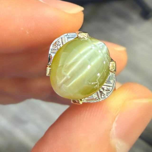 Mid 20th Century Mid 20th Century Gia Certified 9.46 Carat Green Cats Eye Chrysoberyl 14k Gold Art Deco Ring, Size 6.5 For Sale - Image 5 of 10