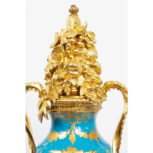 Antique 19th Century Napoleon III Clock in Gilded bronze and Sèvres Porcelain, France For Sale - Image 5 of 12