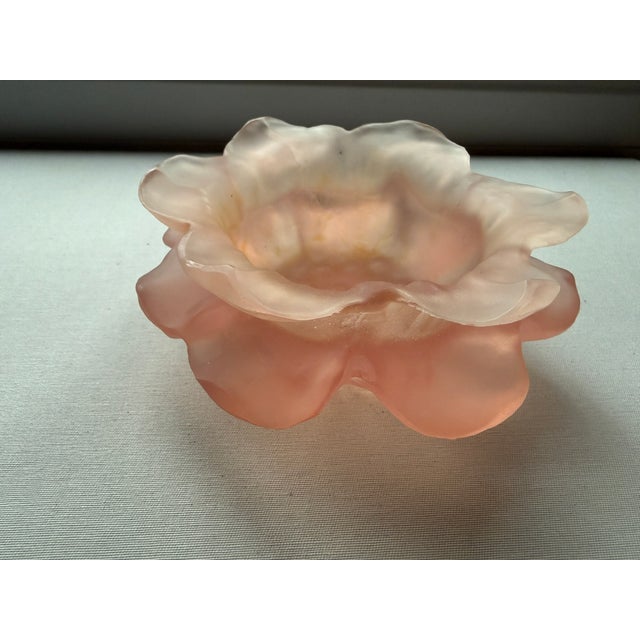 Dorothy Thorpe Pink Frosted Flower(Sunflower?) Resin Bowl/Catchall. Per the original tag " This useful and decorative item...