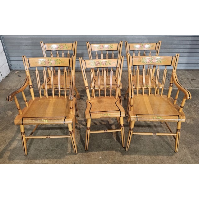 Early 20th Century Set of 6 Pennsylvania Dutch Maple Hitchcock Style Windsor Chairs Stenciled For Sale - Image 5 of 13