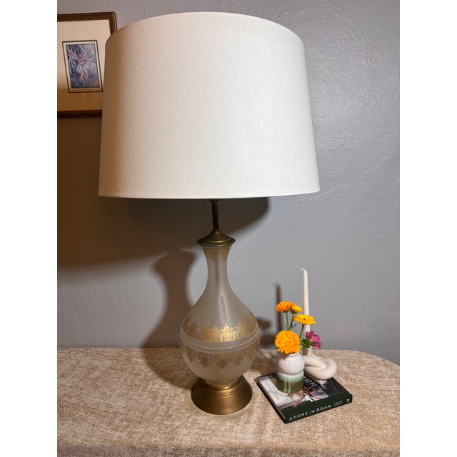 Mid-Century Modern Vintage Hollywood Regency Frosted Glass Genie Bottle Table Lamp With Gilt Gold Detail and Brass Base For Sale - Image 3 of 3