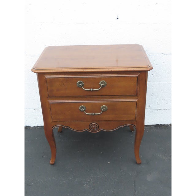 Ethan Allen Ethan Allen French Distressed Nightstand End Side Table 6429 For Sale - Image 4 of 18