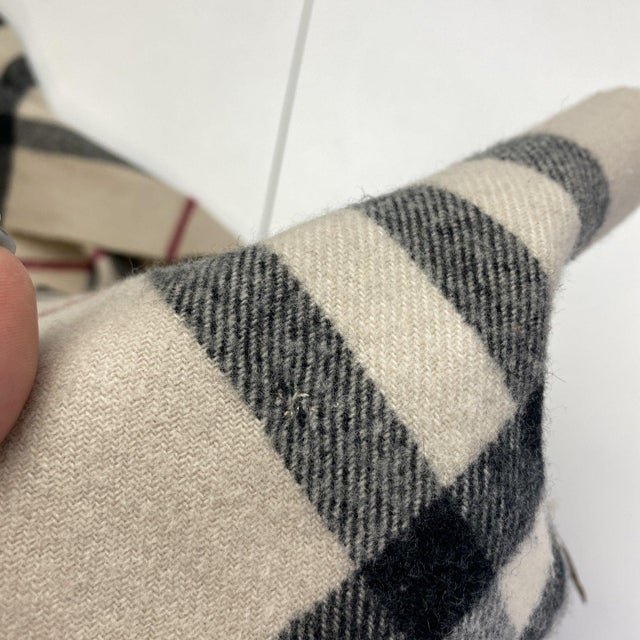 Textile Burberry Children Beige Merino Wool & Cashmere Small Scarf For Sale - Image 7 of 9