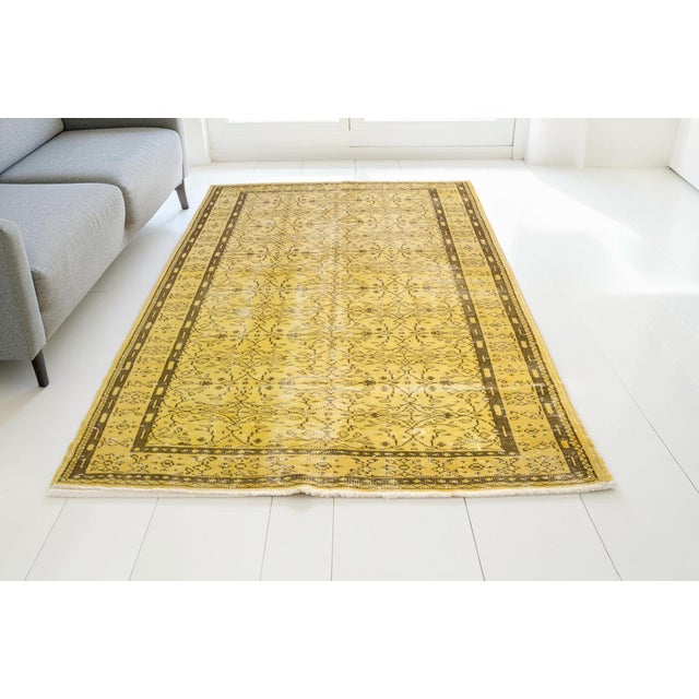 Mid 20th Century Oushak Faded Yellow Rug For Sale - Image 4 of 10