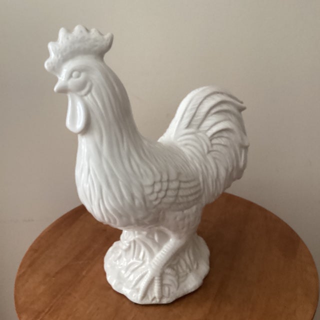 This vintage collectible large white ceramic rooster figurine is a charming addition to any farm or countryside-themed...
