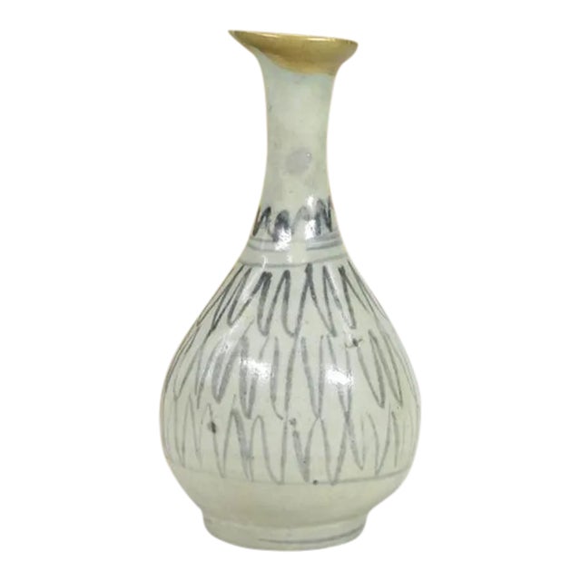 17th Century Japanese Shoki-Imari Bottle With Kintsugi For Sale