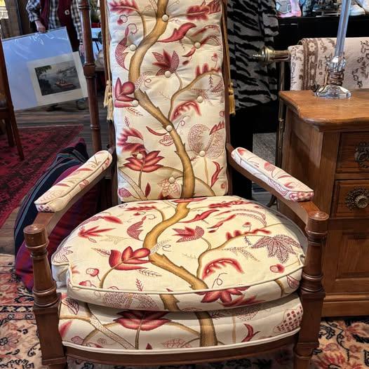 Pair of Mid Century Regency Style Wood Frame Armchairs With Waverly Style Upholstery Fabric and Brass Finial and Tassel Accents For Sale - Image 4 of 14