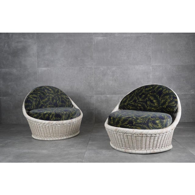 Mid-Century Modern Postmodern White Woven Rattan Armchairs & Coffee Table Lounge Set, 1970s, Set of 3 For Sale - Image 3 of 11