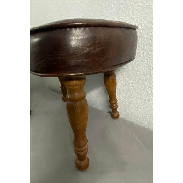 1960s Vintage Mid-Century Modern Kidney Footstool Dark Brown Pleather Wood Legs For Sale In Orlando - Image 6 of 12