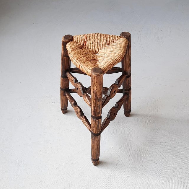 French Tripod Wood and Rush Stool, 1950s, in Good conditions. Designed before 1890