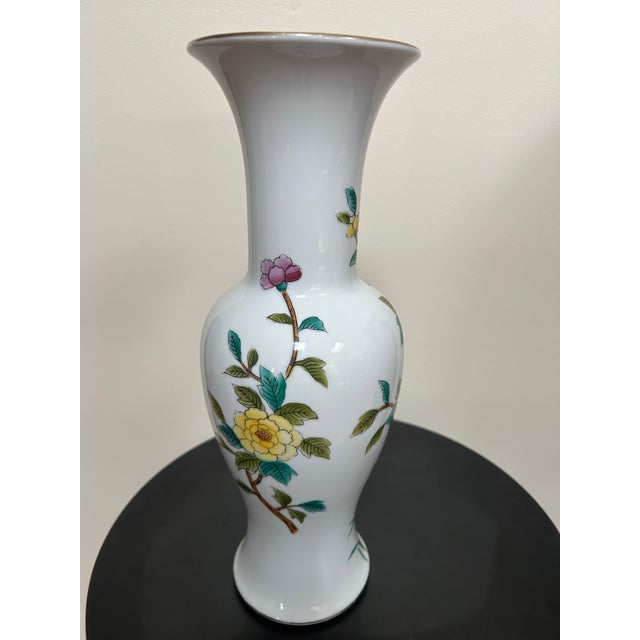 White 1970s Norleans Chinoiserie Hand-Painted Porcelain Vase For Sale - Image 8 of 12