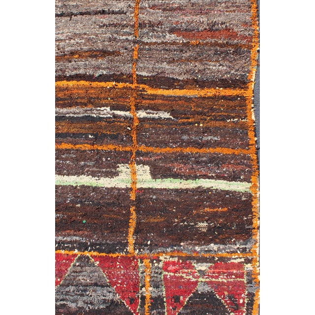 Textile Moroccan Boucherouite Large Rag Rug With Abstract Design in Charcoal and Brown 5.2 X 8.8 For Sale - Image 7 of 12