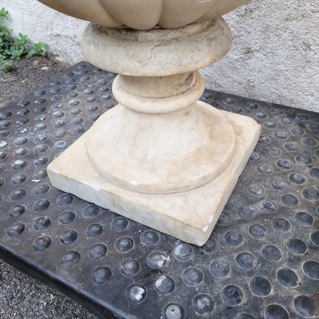 Late 18th Century Medici Vase in White Marble For Sale - Image 13 of 17