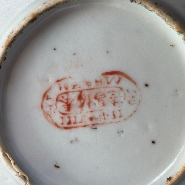 Late 19th Century Antique Chinese Late 19th Century Famille Rose Hand-Painted Porcelain ‘Appreciation’ Plate For Sale - Image 5 of 5