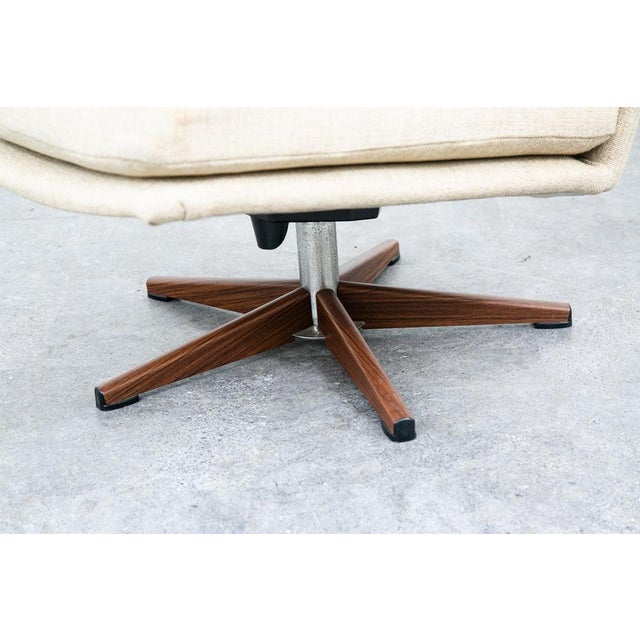 Off-white Mid Century Danish Modern Lounge Chair Tan Swivel Denmark Swivel Slatte Sweden For Sale - Image 8 of 11