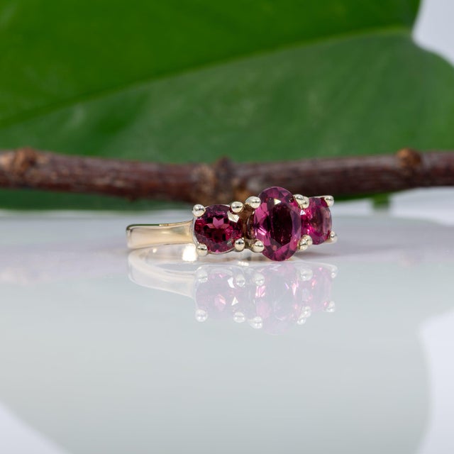 Metal 1.7Ct Three-Stone Rubellite Tourmaline Ring in Solid 14k Gold, Oval Cut 7x5mm, Size 6.75 For Sale - Image 7 of 9