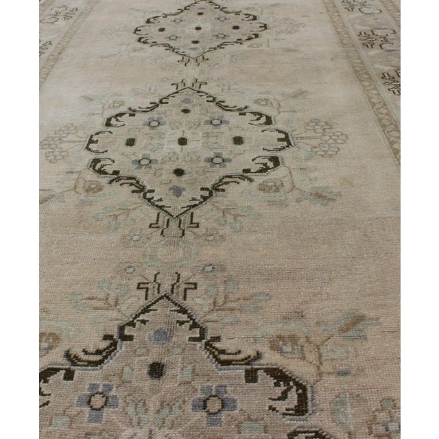 Mid 20th Century Vintage Turkish Oushak Rug With Three Central Medallions in Taupe, Ivory & Gray For Sale - Image 5 of 10