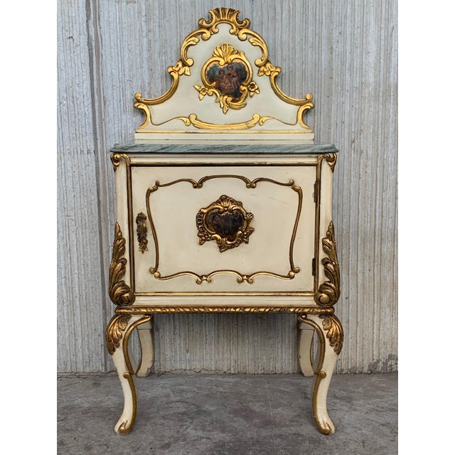 Late 19th Century Pair of White Venetian Nightstands with Marble Top and Crest Handpainted Motifs For Sale - Image 18 of 18