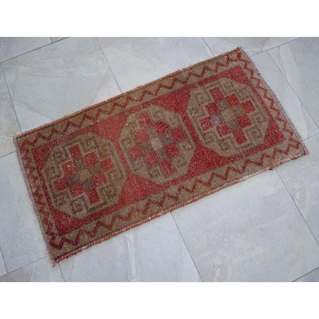 Entryway Rug, Bath Mat, Kitchen Decor, Small Rug, Turkish Rug, Doormat 1'6" X 3'2" For Sale - Image 13 of 14