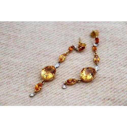 Gold earrings with yellow citrines cut in an oval shape and tilting shape. Metal: Gold. Origin: Portuguese. Brand:...