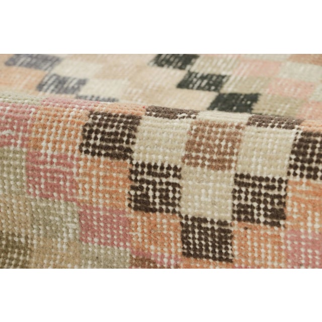 Cream Vintage Turkish Rug in Cream With All-Over Diamond Medallions - Rug & Kilim For Sale - Image 8 of 8