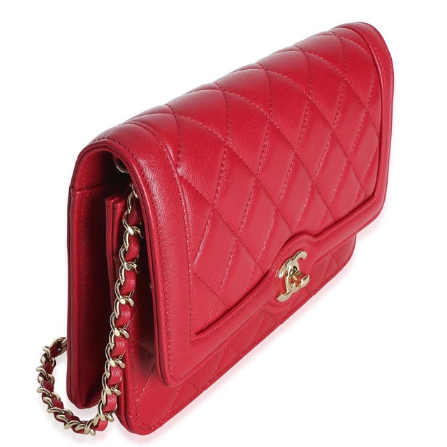 Contemporary Red Quilted Lambskin Hold The Line CC Wallet On Chain For Sale - Image 3 of 9