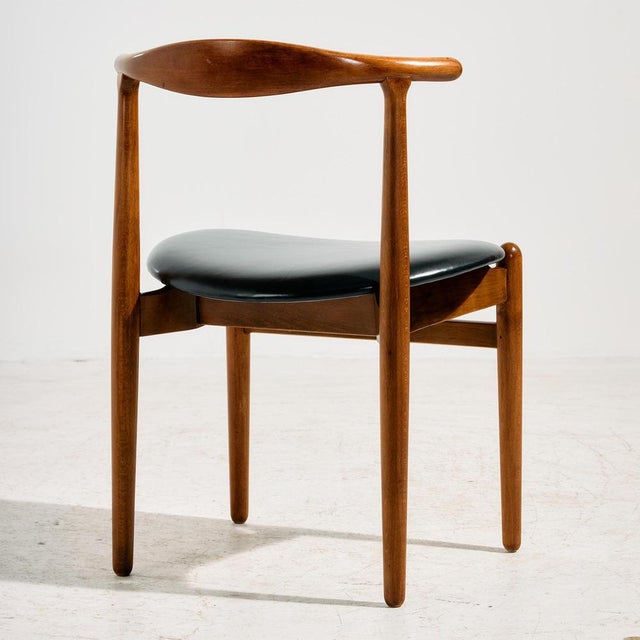 The ‘FH708’ chair designed by Hans J. Wegner in 1948 is a timeless piece of functionality and aesthetics. He was one of...
