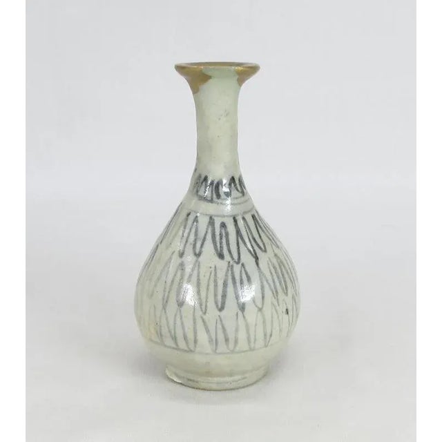 Ceramic 17th Century Japanese Shoki-Imari Bottle With Kintsugi For Sale - Image 7 of 11