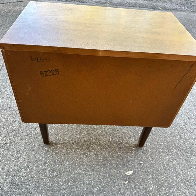 Mid 20th Century Royal American by Stanley for Distinctive Furniture Walnut Rosewood Nightstand For Sale - Image 12 of 12