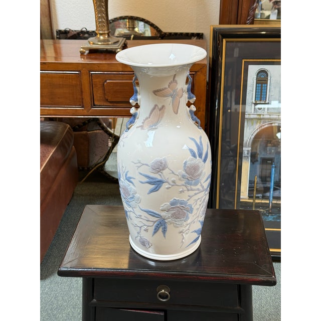 Chinoiserie Julio Ruiz for Lladró Peking Vase With Butterfly For Sale - Image 3 of 12