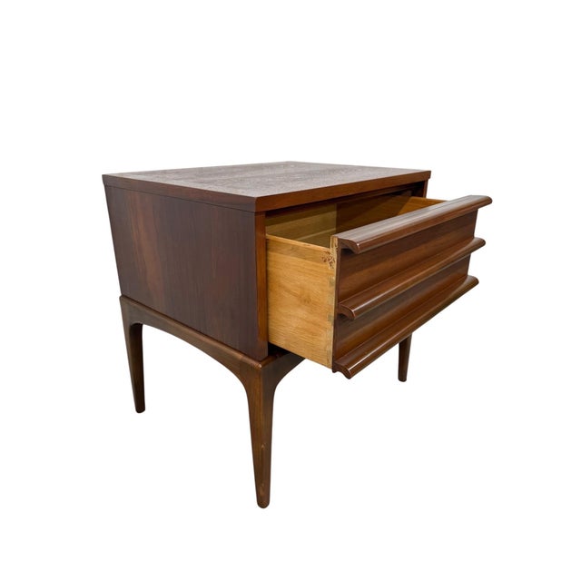 Mid-Century Modern Lane Rhythm Walnut Nightstands - Set of 2 - Refinished! For Sale - Image 9 of 11