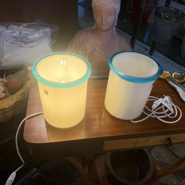 Two 1980s Mid-Century Modern White and Turquoise Murano Glass Bed Lamps by Itre For Sale - Image 15 of 17